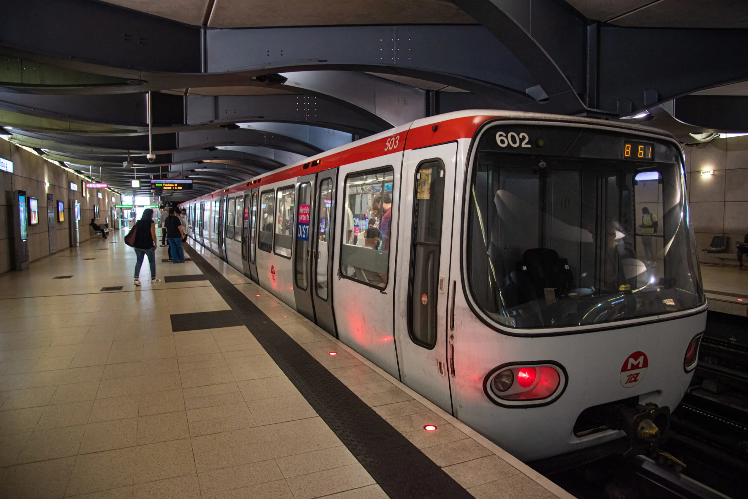 Découvrez le métro de Lyon : les lignes, les stations, les tarifs et les  horaires - Transport Auvergne Rhône Alpes